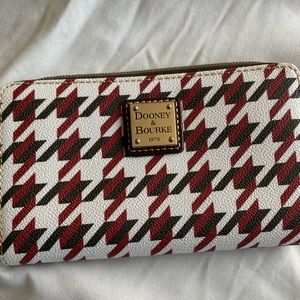 Dooney & Bourke wreslet